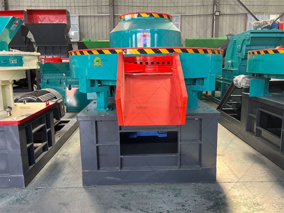 Solid waste briquetting machine